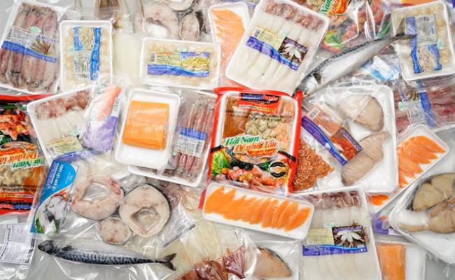 Các loại hải sản thường có giá khá đắt đỏ, do đó khi thấy hải sản đông lạnh giảm giá, nhiều khách hàng rất hào hứng mua về thưởng thức.&nbsp;
