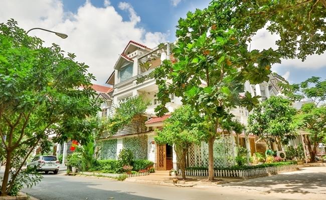 Tư dinh của gia đình Vy Oanh là căn biệt thự rộng 1400m2 ở quận 2, thành phố Hồ Chí Minh.
