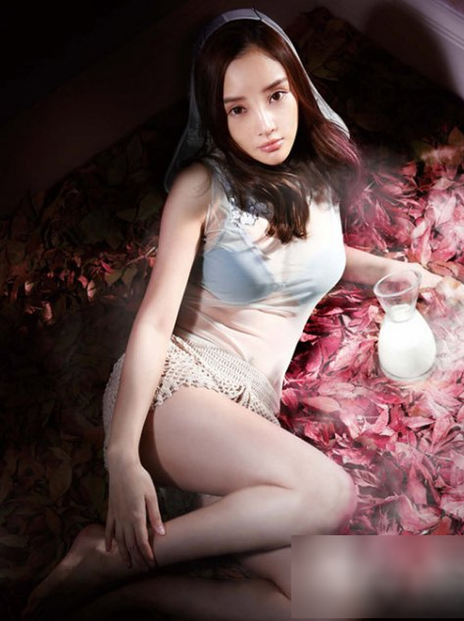 Trước khi mất trắng sự nghiệp vì scandal ngoại tình với rapper PGone, Lý Tiểu Lộ từng được coi là một trong những nữ diễn viên trẻ có triển vọng nhất tại nền điện ảnh Trung Quốc.
