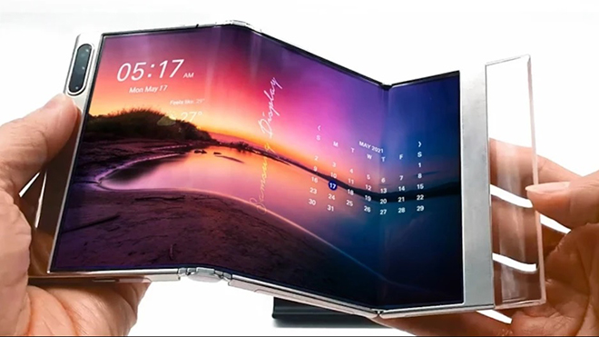 Smartphone có màn hình gập 3 của Samsung trong video giới thiệu.