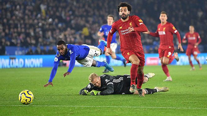 Salah giúp Liverpool có một chút lợi thế trong cuộc đua với Leicester
