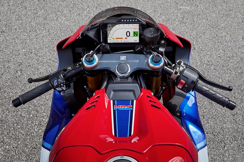 Tầm giá tỷ đồng, Honda CBR1000RR-R hay BMW S 1000 RR xứng đáng để biker "chơi lớn"? - 6