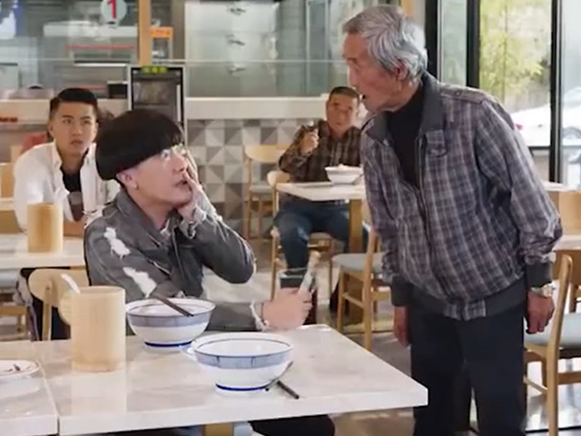 Cười 24H - Vừa khai trương đã tự mình "đuổi khách" chỉ vì bố con không hiểu ý nhau