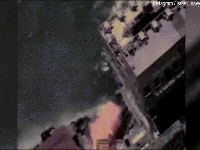 Thế giới - Cảnh Israel phóng tên lửa tiêu diệt tàu ngầm không người lái của Hamas
