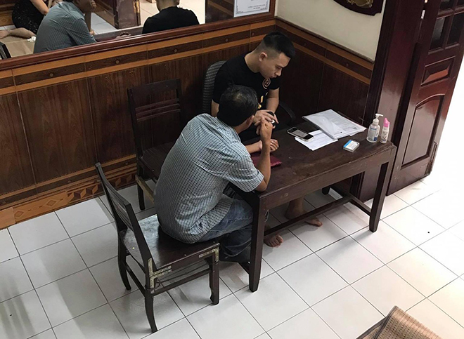 CEO điều hành phòng khám Đông y, nuôi dưỡng niềm đam mê bóng đá từ quê nhà - 2