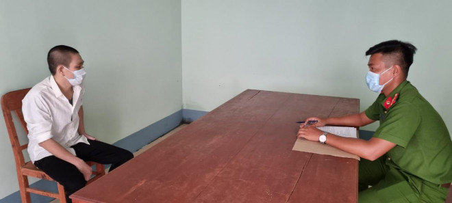 Bị can Lợi làm việc với công an