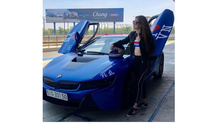 Kỹ năng lái xe của Thanh Thúy không hề thua kém cánh mày râu. Nữ “đại gia” này từng tham dự trải nghiệm lái xe tốc độ cao ở đường đua Chang International Circuit (Thái Lan).
