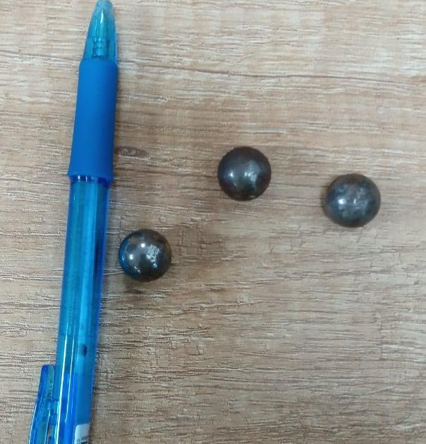 3 viên đạn bi cư dân thu giữ tại hiện trường