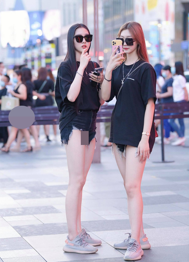 Một số nước châu Á cấm phụ nữ xuống phố với quần hot pants vì như vậy là thiếu tôn trọng người xung quanh.