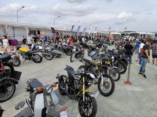 Thế giới xe - Lái xe ở đây chỉ cần bỏ xe máy cũ là nhận được ngay 61 triệu đồng