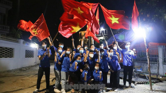 Dơ khẩu khiểu quyết tâm chống lại bệnh dịch.