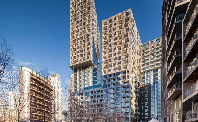 Năm 2020, website về kiến trúc của Anh Building Design đã trao thưởng danh hiệu Carbuncle Cup - một danh hiệu "danh giá" dành cho những tòa nhà xấu nhất của năm cho công trình Lincoln Plazza tại London.
