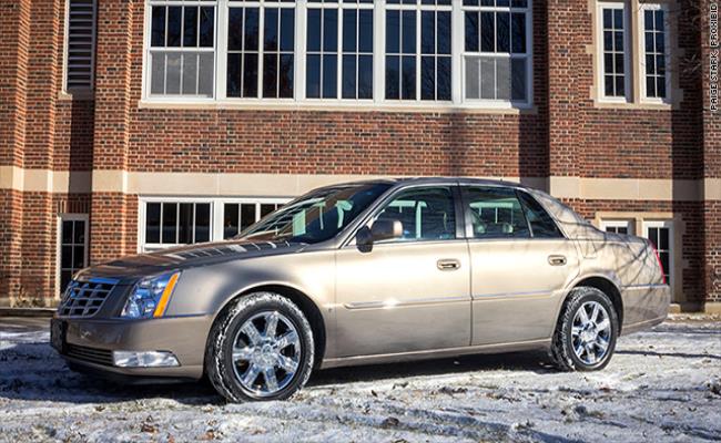 Phải nhờ đến sự thuyết phục của bà Mary Barra, CEO của General Motors, Buffett mới chịu đổi lên chiếc Cadillac XTS có giá 55.000 USD (1,27 tỷ đồng) vào năm 2014.
