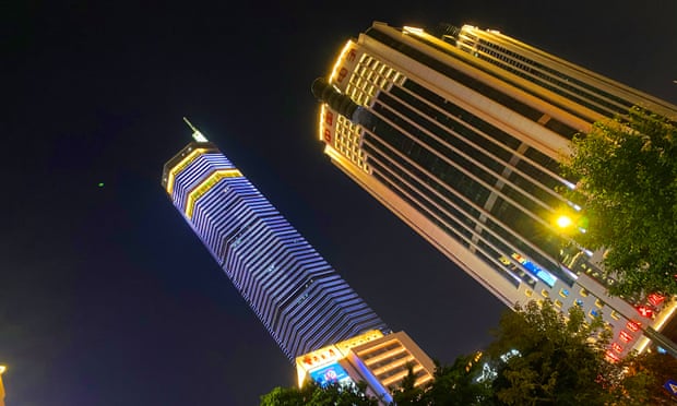 Tháp SEG Plaza ở Thâm Quyến có 70 tầng, cao 355 mét.