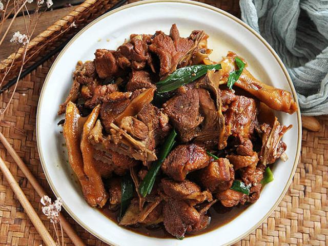 Ẩm thực - Chẳng thể ngờ thịt vịt kho với thứ đàn ông ai cũng mê thành món ngon "bá cháy"