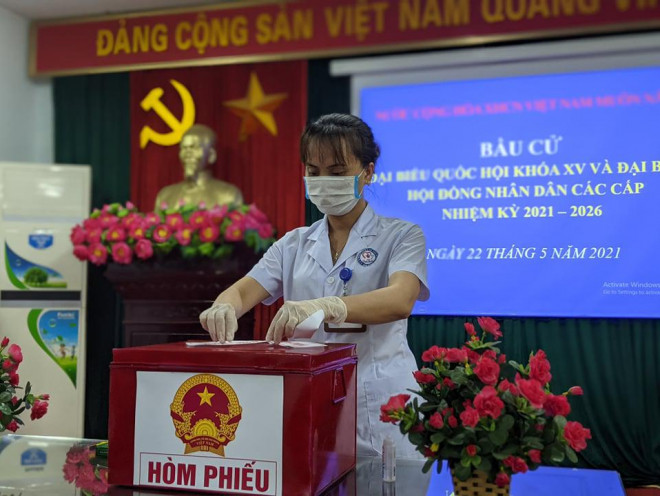 Bỏ phiếu bầu cử sớm tại Bệnh viện dã chiến số 1 của tỉnh Bắc Ninh