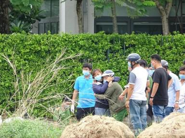 Pháp luật - Người đàn ông chết tại bãi đất trống sau khi nhóm người chở đến rồi bỏ đi