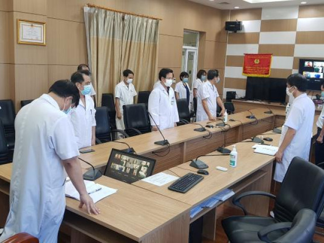 Sức khỏe đời sống - "Ngày cách ly sắp kết thúc nhưng với chị, ngày về quê thắp hương vái mẹ vẫn còn rất xa..."