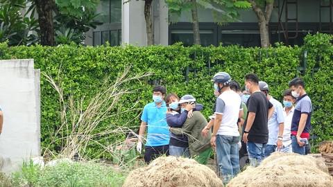 Vợ nạn nhân bật khóc khi nhận dạng đúng là chồng mình.