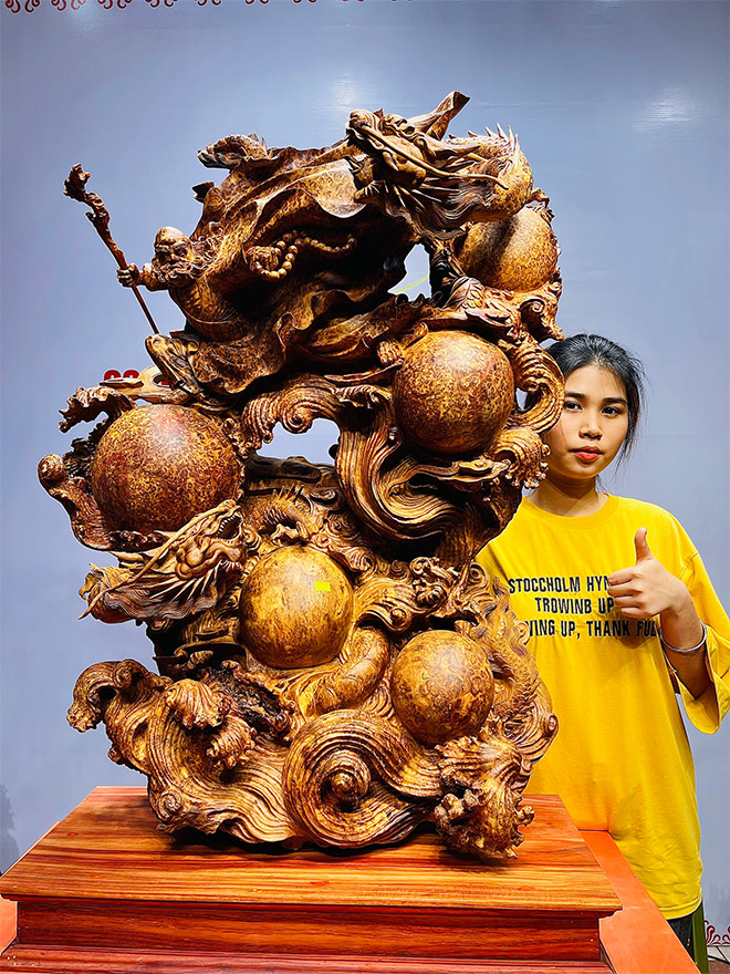 Tác phẩm Đạt ma hàng song long gỗ nu hương