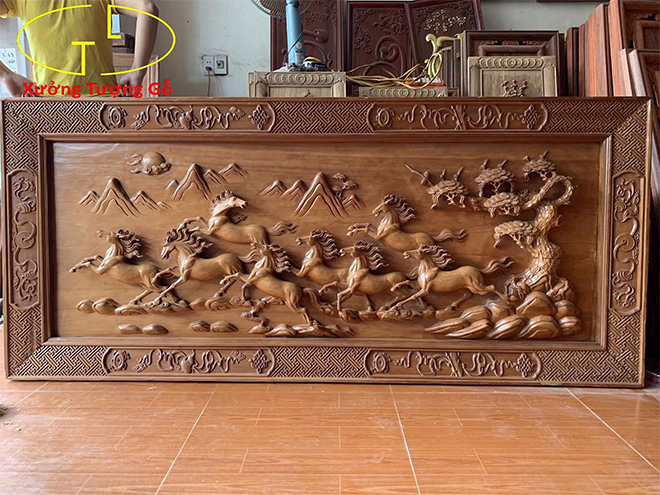 Bức tranh Mã đáo thành công - một trong những tác phẩm của Xưởng Tượng Gỗ