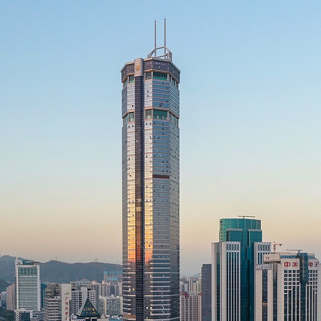 Công trình hoàn thành năm 2000 và lúc đó là tòa nhà cao thứ 18 ở Thâm Quyến và cao 104 ở Trung Quốc.
