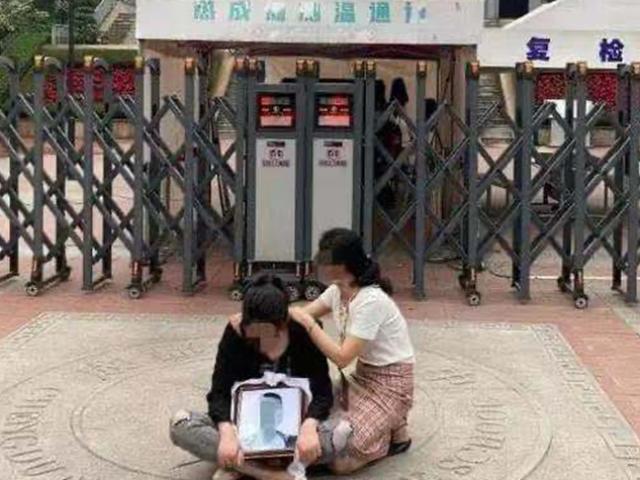 Giáo dục - du học - Bé 4 tuổi nhớ được cả trăm bài thơ cổ, tất cả đều nhờ một việc làm đơn giản của bà ngoại
