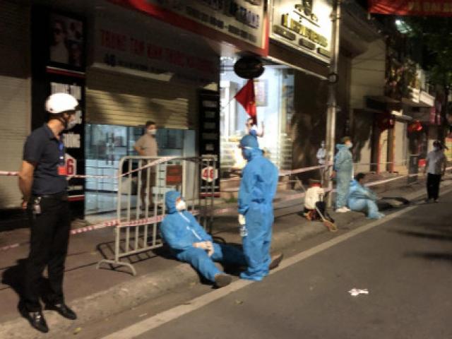 Tin tức trong ngày - Được đưa đi điều trị Covid-19, cặp vợ chồng "câu giờ" trong nhà?