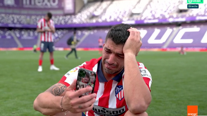 Atletico ăn mừng chức vô địch La Liga: Suarez bật khóc, fan "quẩy" tưng bừng - 3