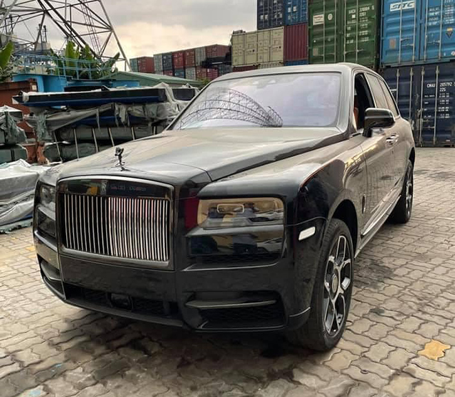 The 3rd Rolls-Royce Cullinan Black Badge returns to Vietnam with a color interior "a bit tired"  - first