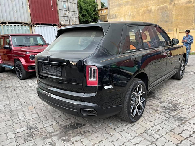 The 3rd Rolls-Royce Cullinan Black Badge returns to Vietnam with a color interior "a bit tired"  - 3