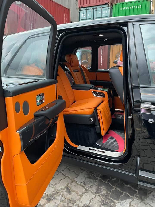 The 3rd Rolls-Royce Cullinan Black Badge returns to Vietnam with a color interior "a bit tired"  - 5