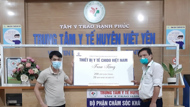 Ban lãnh đạo Chido trao tặng thiết bị y tế cho huyện Việt Yên – Bắc Giang