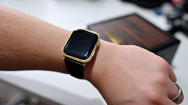 Cận cảnh Apple Watch Series 6 Aurum nạm vàng 24K, giá gần 140 triệu - 1