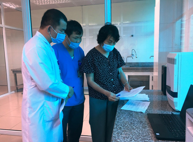 Kiểm tra phòng xét nghiệm tại BVĐK tỉnh Bắc Ninh.