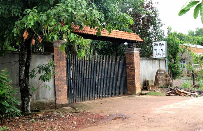 Cổng vào nhà nghỉ Thanh Trà.