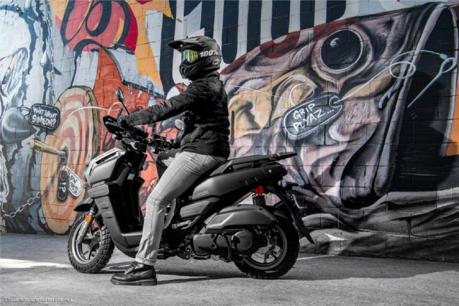 Ngắm xe ga phượt 2022 Yamaha Zuma 125, nhỏ mà sừng sỏ đáo để - 10