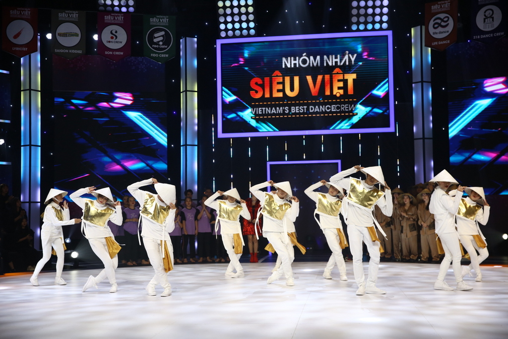 Nhóm nhảy đèn Led gây chấn động Châu Á "218 Dance Crew" bất ngờ tung chiêu lạ - 4