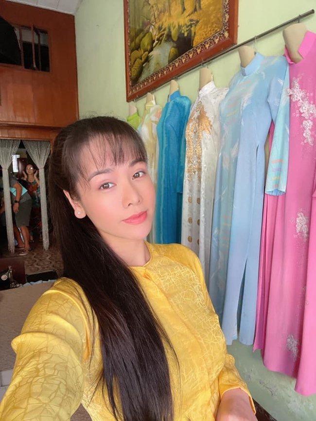 Năm 2020, Nhật Kim Anh tiếp tục ghi hình cho một bộ phim có đề tài quen thuộc với khán giả là Lưới trời của đạo diễn Nguyễn Phương Điền. Người đẹp sinh năm 1985 là một trong số ít những nữ diễn viên được khen có tạo hình phù hợp với áo bà ba.
