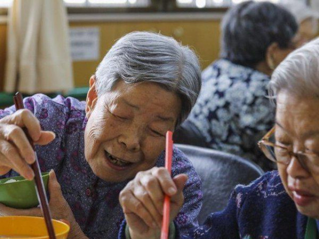 Kinh doanh - Người giàu chi tiền đi khách sạn đổi gió, ở cữ sau sinh: Chiêu bài &quot;độc&quot; để tồn tại qua mùa Covid-19