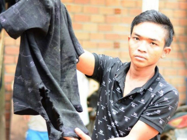 Tin tức trong ngày - Người bám hông xe tải 20km sau tai nạn: "Xe dừng tôi mới tin mình còn sống"!