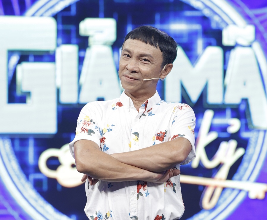 Dũng Nhí trải lòng về cuộc sống có ba mẹ là bầu gánh hát - 1