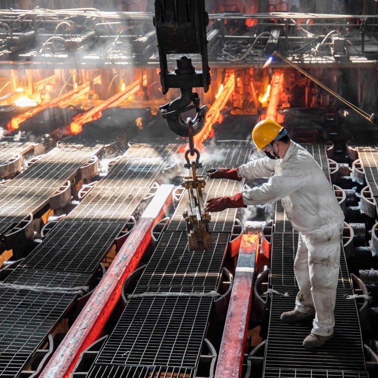 Giá nguyên vật liệu tăng vọt khiến các nhà máy sản xuất ở Quảng Đông, Trung Quốc, điêu đứng.