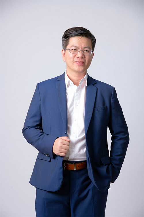 Phiên dịch viên Khang Nguyễn: Đam mê là chìa khóa thành công trong ngành ngôn ngữ - 1