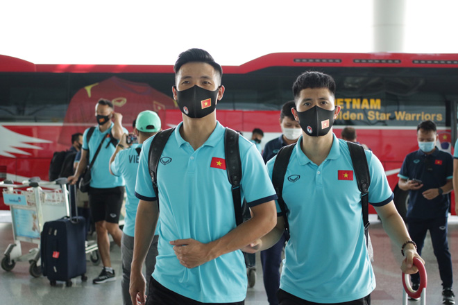 ĐT Việt Nam lên đường đi UAE: Hừng hực khí thế, quyết tâm đua vé World Cup 2022 - 10