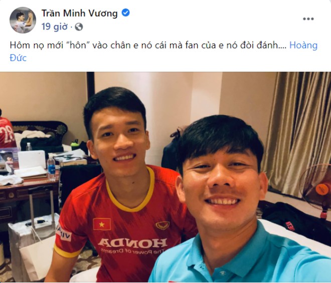 "Hoàng tử" Đức Huy, Xuân Trường và ảnh độc trên máy bay của dàn SAO ĐT Việt Nam đi UAE - 5