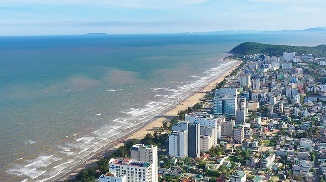 Thành phố biển Sầm Sơn hàng năm thu hút hàng triệu lượt khách du lịch