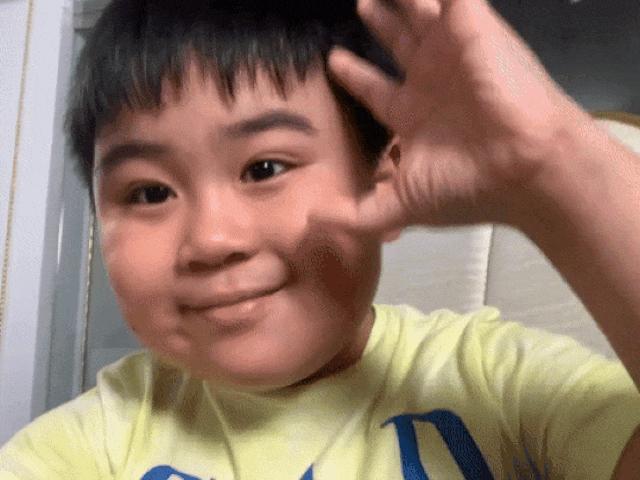 Giải trí - "Con trai tỷ phú" của bà Phương Hằng gây chú ý trên sóng livestream