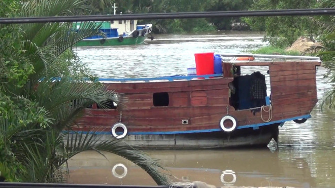 Chiếc tàu du lịch làm phương tiện đánh bạc của 13 "quý bà" và 3 người đàn ông