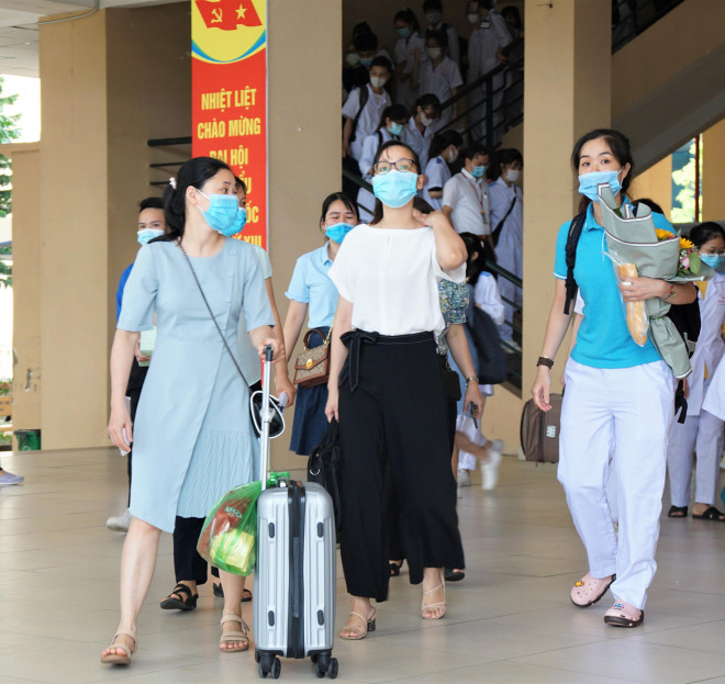 Gần trăm giảng viên, sinh viên Đại học Y dược Hải Phòng lên đường chi viện cho Bắc Giang chống dịch COVID-19 - 3